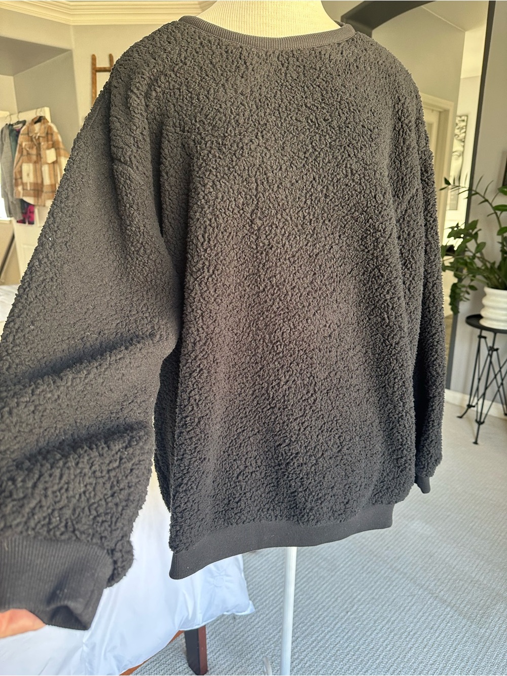 Teddy Sherpa Crewneck Top Black size large